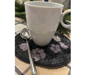 ADVENTSKALENDER 10. Dezember - Stickdatei - ITH Mug Rug Untersetzer Blumenteppich